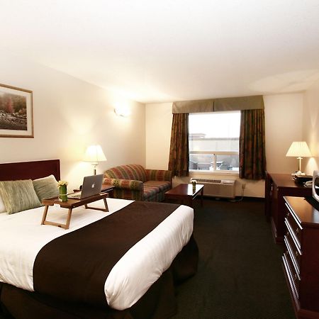 Foxwood Inn & Suites Drayton Valley Esterno foto