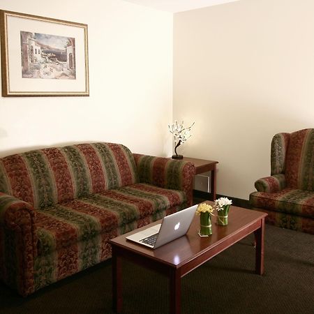 Foxwood Inn & Suites Drayton Valley Esterno foto