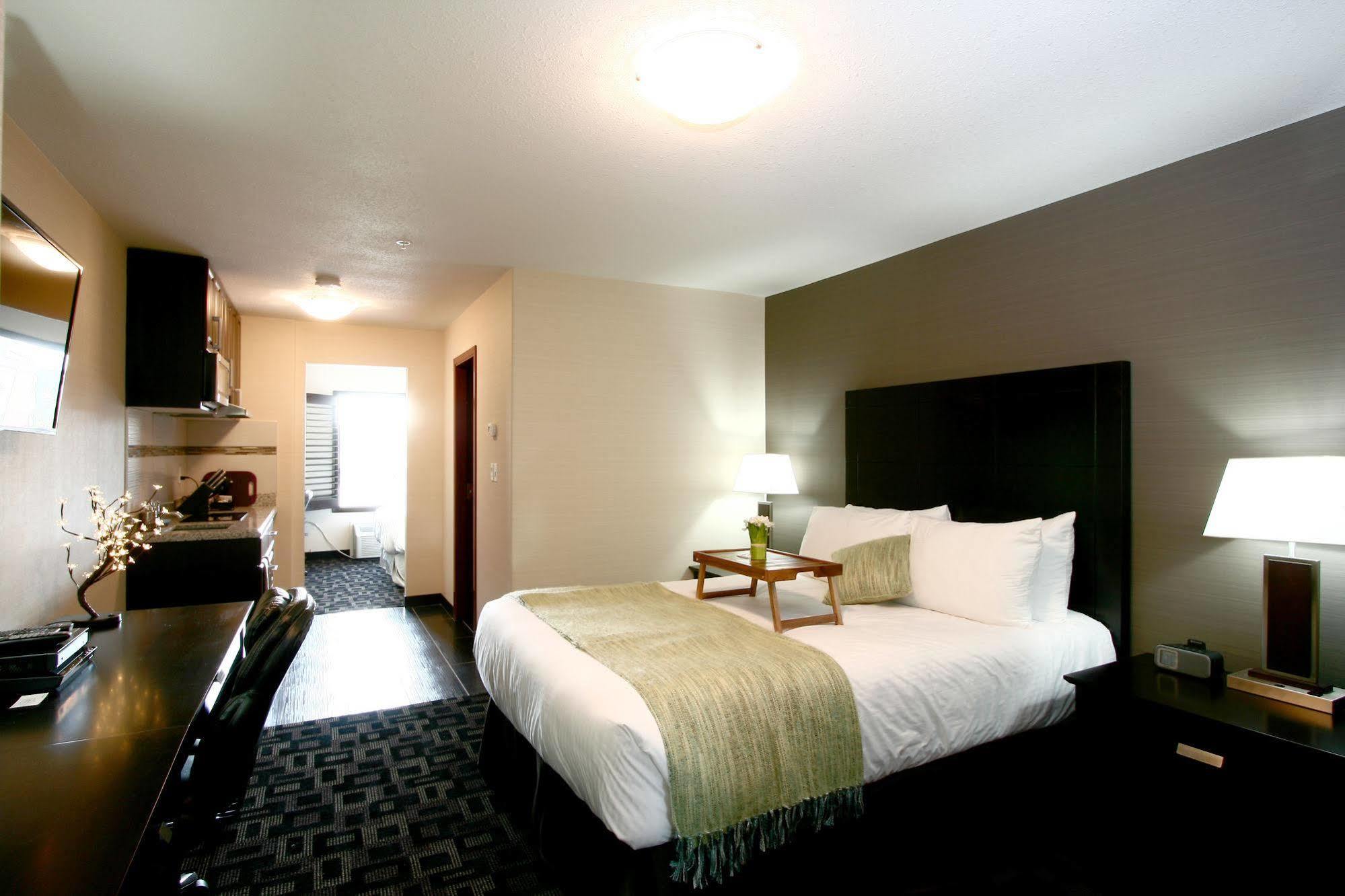 Foxwood Inn & Suites Drayton Valley Esterno foto