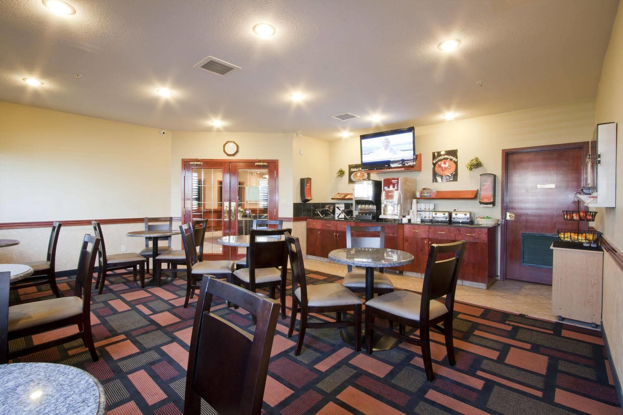 Foxwood Inn & Suites Drayton Valley Esterno foto