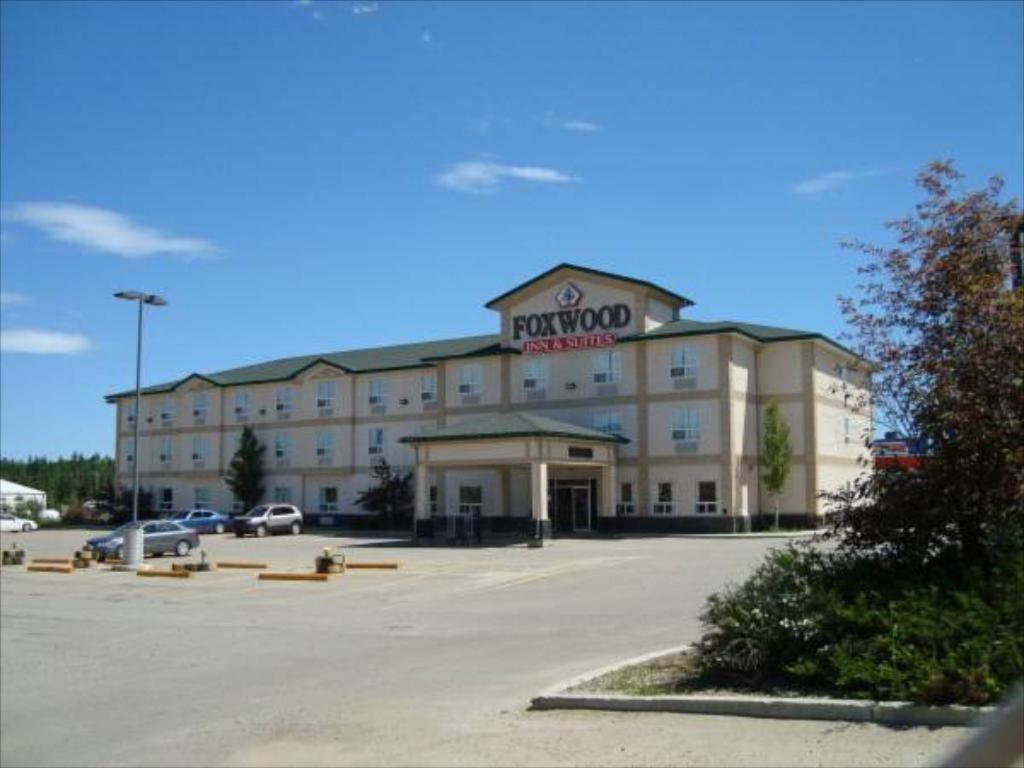 Foxwood Inn & Suites Drayton Valley Esterno foto